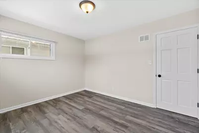 4655 N 20th St, Milwaukee, WI 53209 - Photo 13