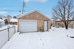 3781 S 21st St, Milwaukee, WI 53221 - Photo 17