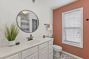 9285 S 51st St, Franklin, WI 53132 - Photo 19