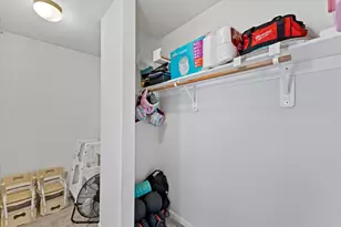 9285 S 51st St, Franklin, WI 53132 - Photo 23