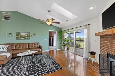 9285 S 51st St, Franklin, WI 53132 - Photo 3