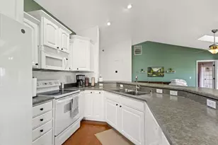 9285 S 51st St, Franklin, WI 53132 - Photo 7