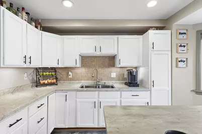 2839 S 46th St, Milwaukee, WI 53219 - Photo 9