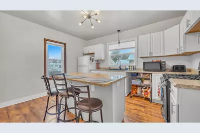 666 W 9th Ave, Oshkosh, WI 54902 - Photo 7