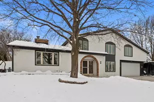 8100 W Imperial Dr, Franklin, WI 53132 - Photo 1