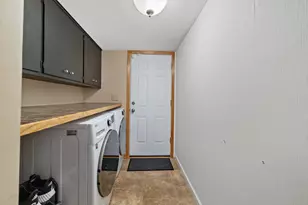 8100 W Imperial Dr, Franklin, WI 53132 - Photo 21