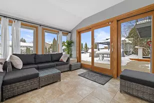 8100 W Imperial Dr, Franklin, WI 53132 - Photo 11