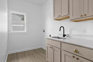 633 Lewis Ct, Holmen, WI 54636 - Photo 11