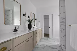 633 Lewis Ct, Holmen, WI 54636 - Photo 15