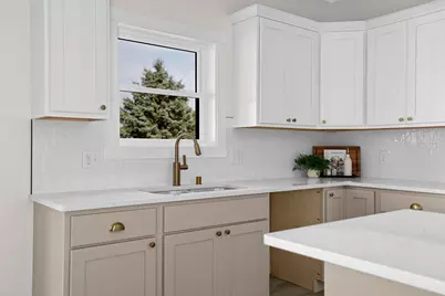 633  Lewis Ct, Holmen, WI 54636 - Photo 7