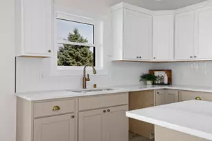 633 Lewis Ct, Holmen, WI 54636 - Photo 7