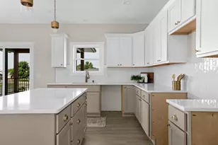 633 Lewis Ct, Holmen, WI 54636 - Photo 9