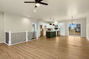 826 Clark Ln, Holmen, WI 54636 - Photo 9