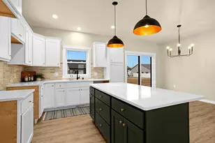 826 Clark Ln, Holmen, WI 54636 - Photo 5