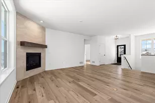 674 Mary Way, Slinger, WI 53086 - Photo 9