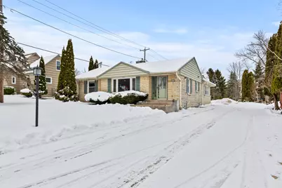 412 E Spooner Rd, Fox Point, WI 53217 - Photo 1