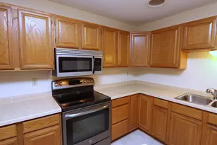 3227 W Meadows Ct, Sheboygan, WI 53081 - Photo 7