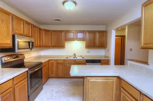 3227 W Meadows Ct, Sheboygan, WI 53081 - Photo 3