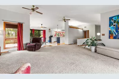 727  Browning Cir, Oconomowoc, WI 53066 - Photo 9