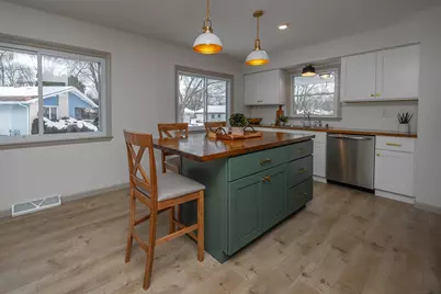 N84W18113  Imperial Ct, Menomonee Falls, WI 53051 - Photo 9