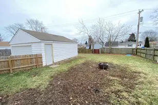 2719 Carpenter Ave, Racine, WI 53403 - Photo 13