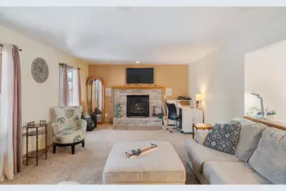 413  Beth Cir, Plymouth, WI 53073 - Photo 7