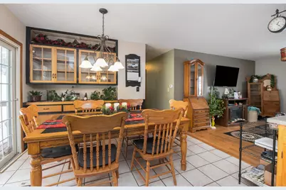 680  Brandt Ct, Pewaukee, WI 53072 - Photo 7