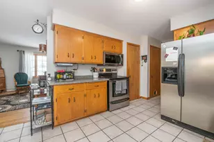 680 Brandt Ct, Pewaukee, WI 53072 - Photo 9