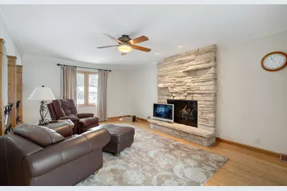 3390 N Knoll Blvd, Wauwatosa, WI 53222 - Photo 7