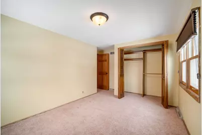 3390 N Knoll Blvd, Wauwatosa, WI 53222 - Photo 19