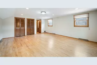 3390 N Knoll Blvd, Wauwatosa, WI 53222 - Photo 15