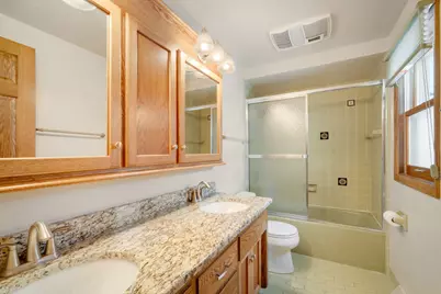 3390 N Knoll Blvd, Wauwatosa, WI 53222 - Photo 17