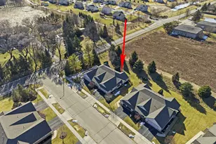 N160W18903 Oakland Dr, Jackson, WI 53037 - Photo 5