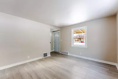 5106 W Stark St, Milwaukee, WI 53218 - Photo 5