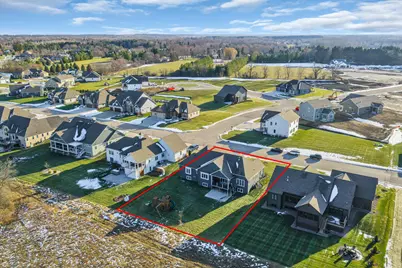 8388  Creek View Ln, Racine, WI 53406 - Photo 9