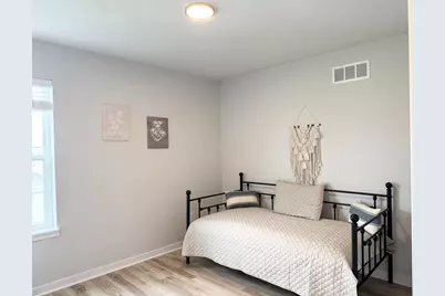 N161W21960  Daisy Dr, Jackson, WI 53037 - Photo 11