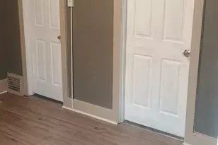 3059 N 10th Ln, Milwaukee, WI 53206 - Photo 9