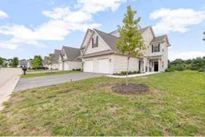 1820  Horseshoe Ln #423-1, Slinger, WI 53086 - Photo 3