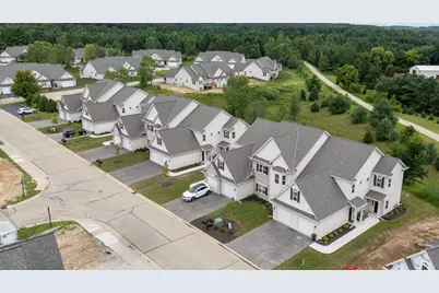 1820  Horseshoe Ln #423-1, Slinger, WI 53086 - Photo 3