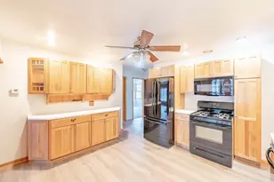 9815 S 31st St, Franklin, WI 53132 - Photo 5