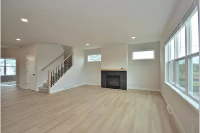 637  Standing Stone Dr, Waukesha, WI 53189 - Photo 7