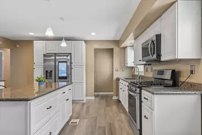 6026 S 23rd St, Milwaukee, WI 53221 - Photo 9