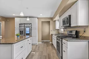 6026 S 23rd St, Milwaukee, WI 53221 - Photo 9