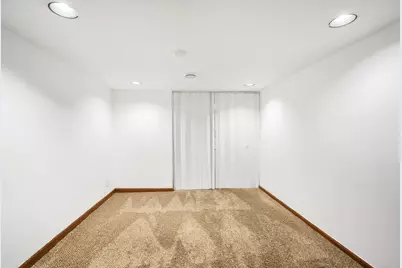 5943 S 18th St, Milwaukee, WI 53221 - Photo 15