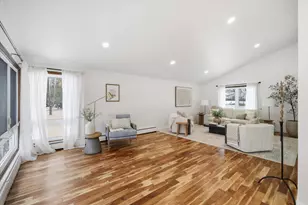 W127N12223 Knollwood Dr, Germantown, WI 53022 - Photo 9