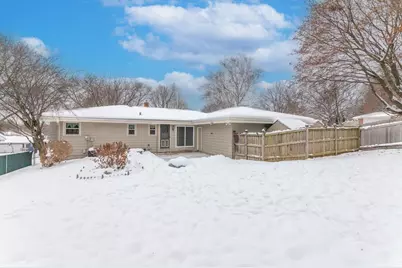 205  Crestwood Dr, Waukesha, WI 53188 - Photo 5
