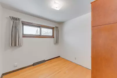 8101 W Winfield Ave, Milwaukee, WI 53218 - Photo 17