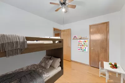 8101 W Winfield Ave, Milwaukee, WI 53218 - Photo 15