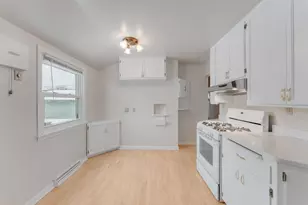 8101 W Winfield Ave, Milwaukee, WI 53218 - Photo 11