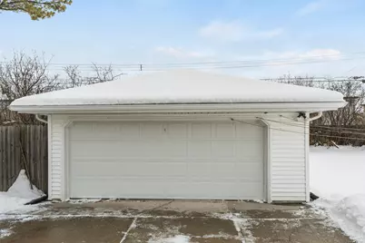 8101 W Winfield Ave, Milwaukee, WI 53218 - Photo 19